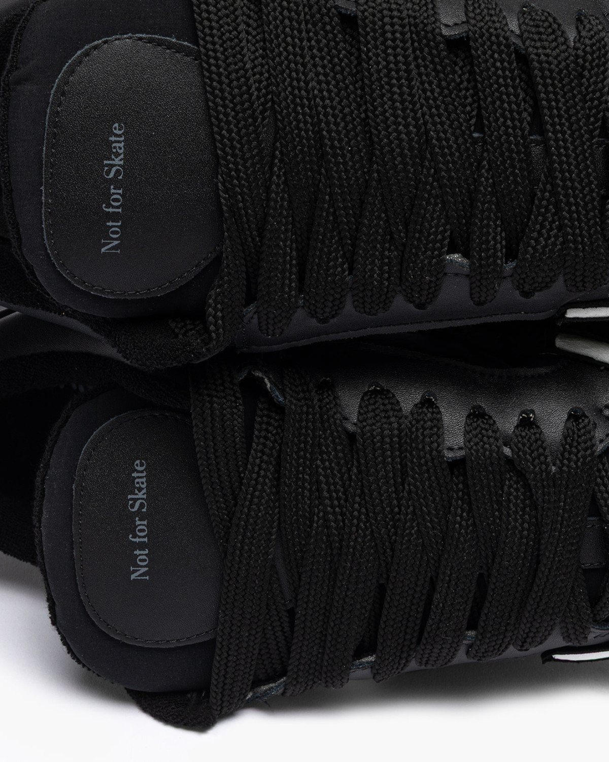 SANTHA: SANTHA 1 CUT DESTROYED BLACK                                                                        