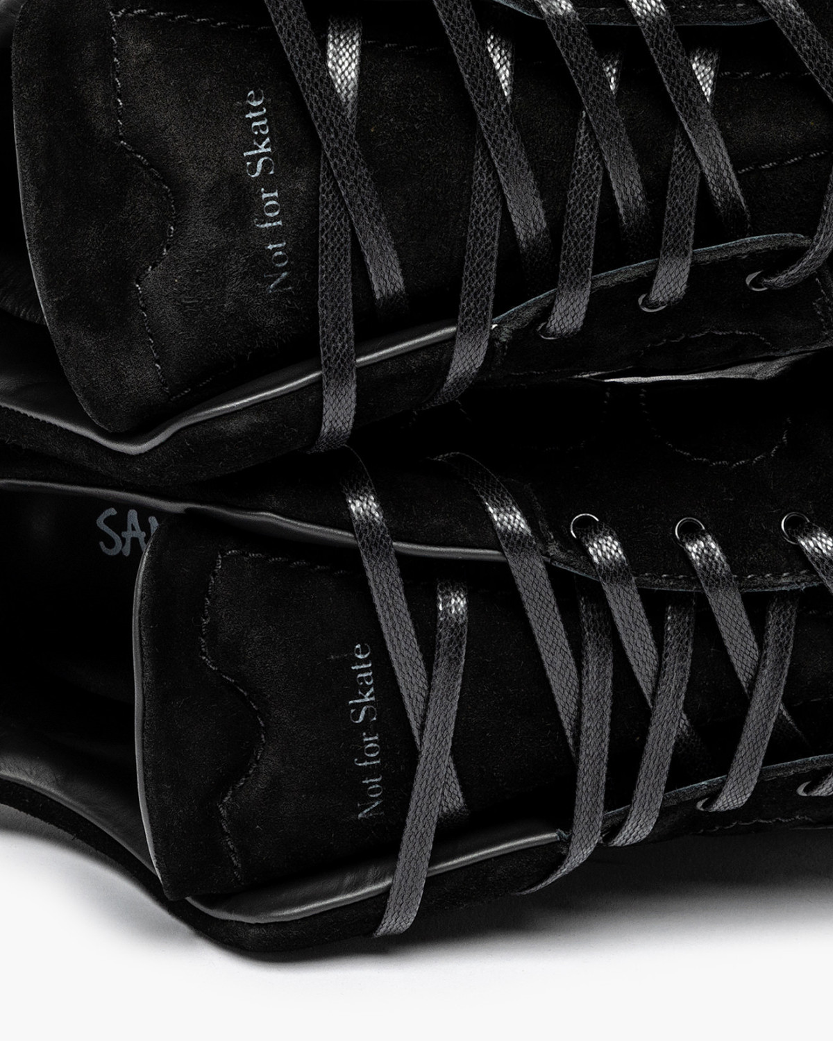 SANTHA: SANTHA DOLOMIA SUEDE TOTAL BLACK 