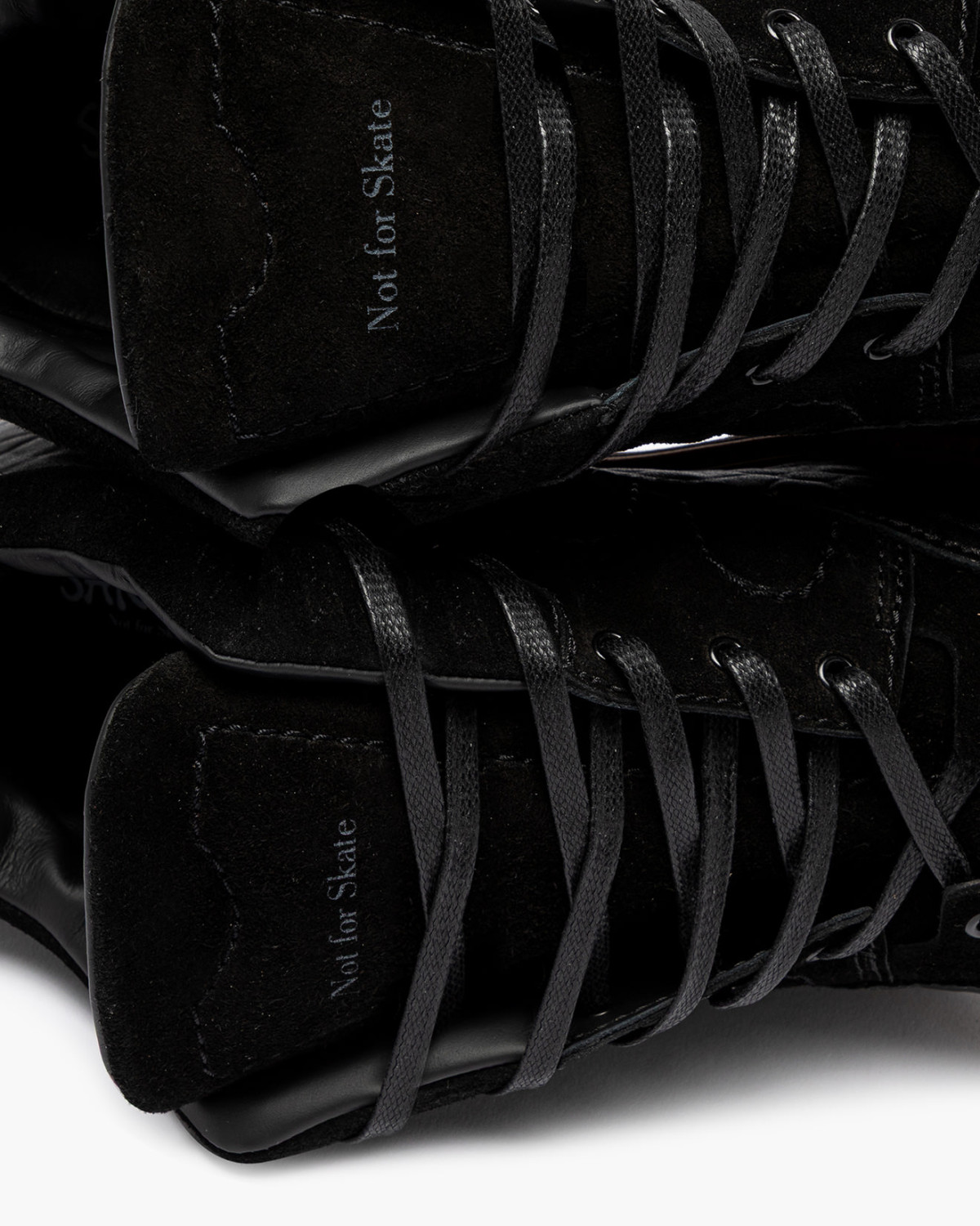 SANTHA: SANTHA DOLOMIA SUEDE TOTAL BLACK 